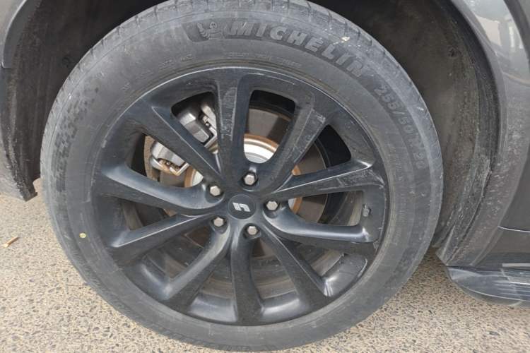 Used Li Auto ONE 2021 Extended-Range 6-Seater Version Right Rear Wheel Hub