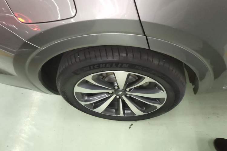 Used Li Auto ONE 2021 Extended-Range 6-Seater Version Right Rear Wheel Hub