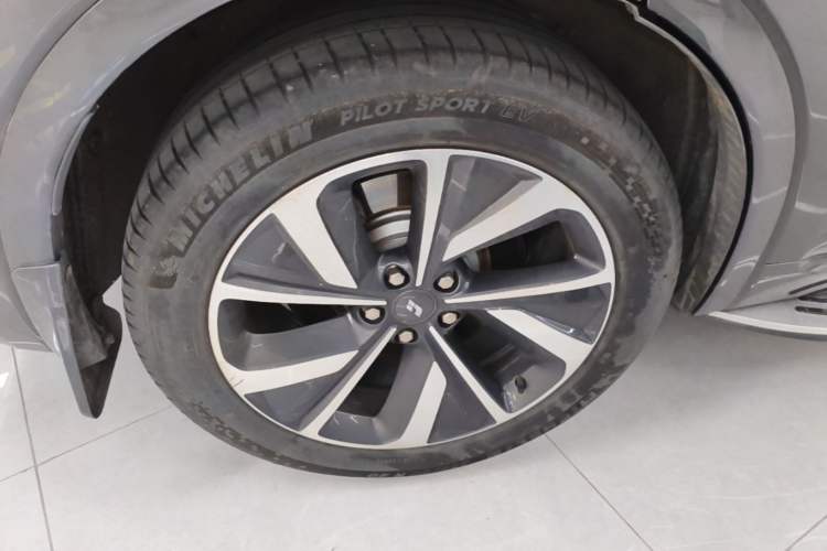 Used Li Auto ONE 2021 Extended-Range 6-Seater Version Right Rear Wheel Hub