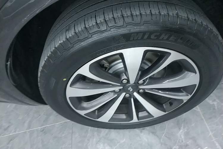 Used Li Auto ONE 2021 Extended-Range 6-Seater Version Right Rear Wheel Hub