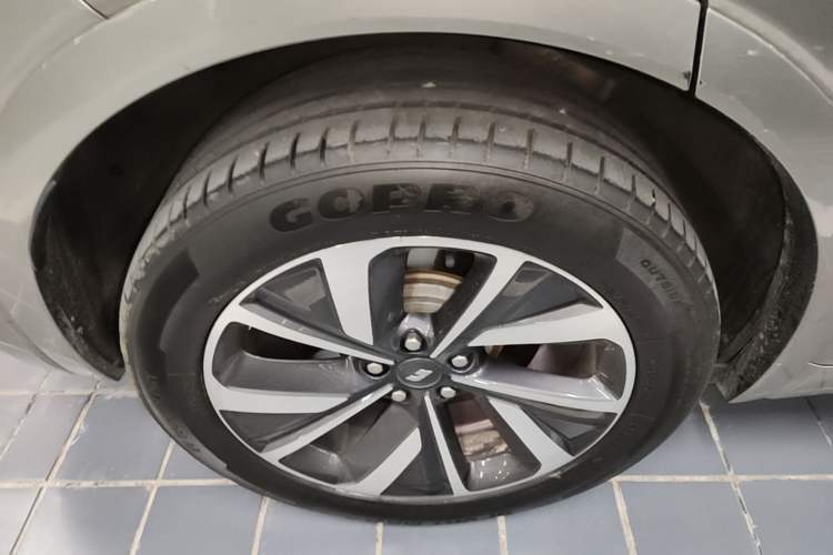 Used Li Auto ONE 2021 Extended-Range 6-Seater Version Right Rear Wheel Hub