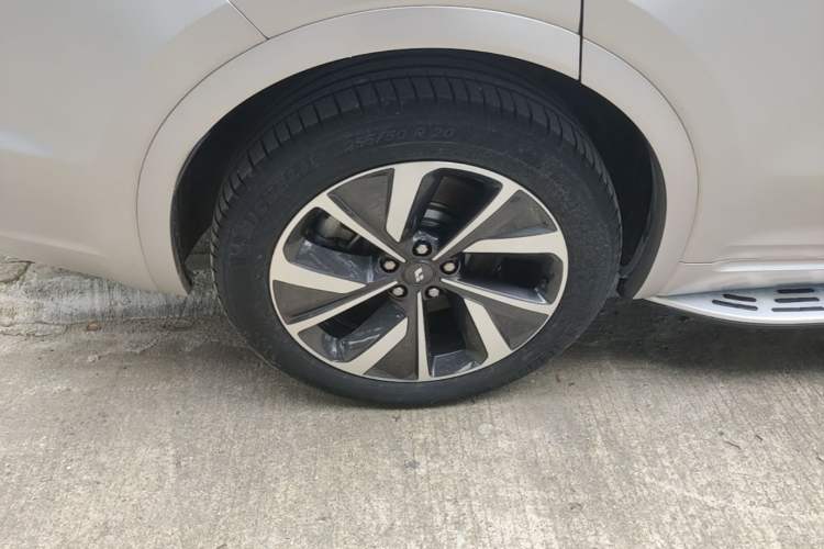 Used Li Auto ONE 2021 Extended-Range 6-Seater Version Right Rear Wheel Hub