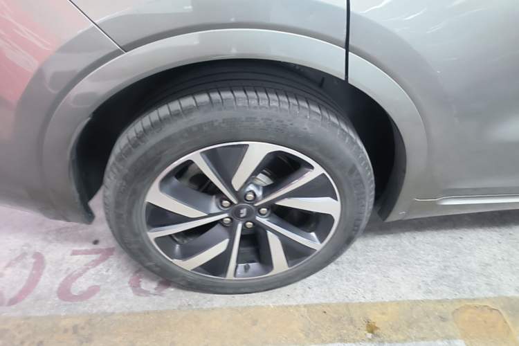 Used Li Auto ONE 2021 Extended-Range 6-Seater Version Right Rear Wheel Hub