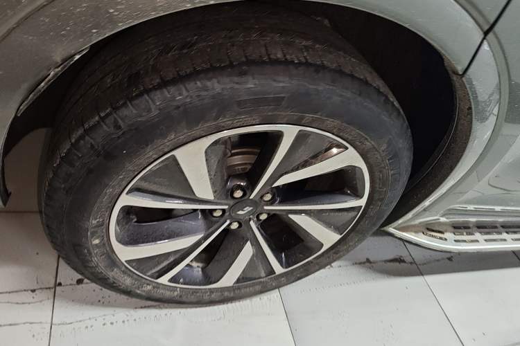 Used Li Auto ONE 2021 Extended-Range 6-Seater Version Right Rear Wheel Hub