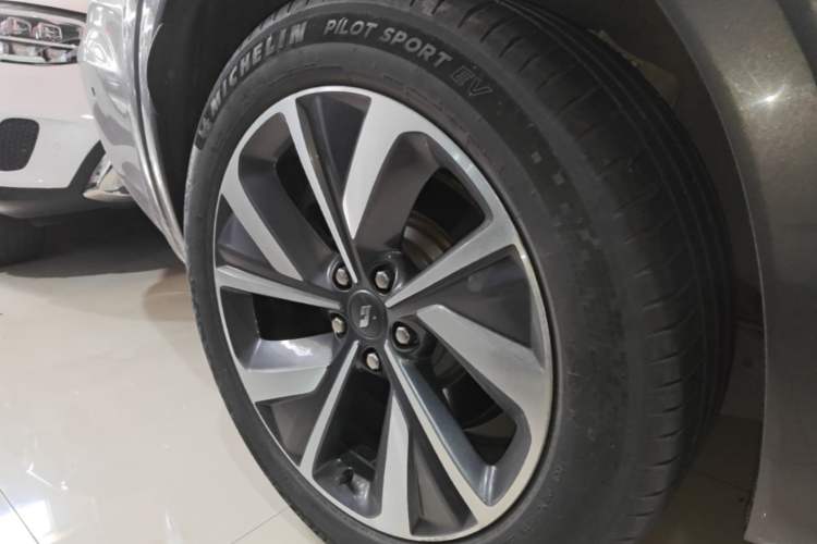 Used Li Auto ONE 2021 Extended-Range 6-Seater Version Right Rear Wheel Hub