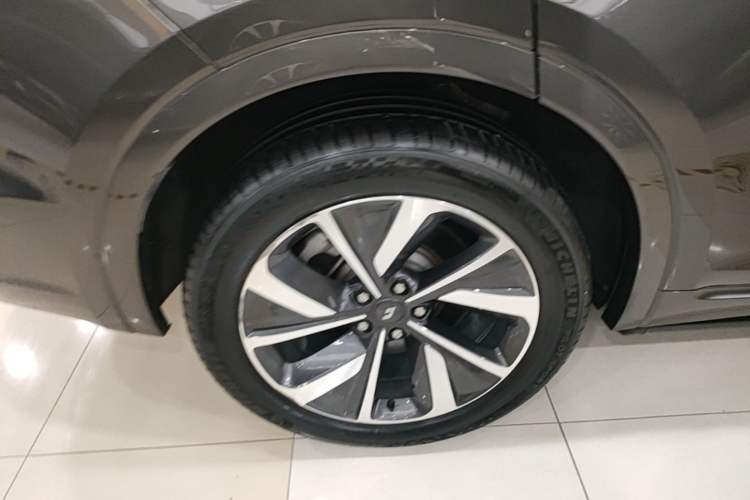 Used Li Auto ONE 2021 Extended-Range 6-Seater Version Right Rear Wheel Hub