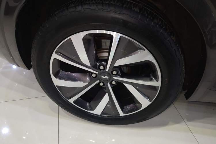 Used Li Auto ONE 2021 Extended-Range 6-Seater Version Right Rear Wheel Hub