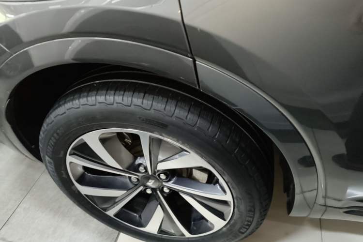 Used Li Auto ONE 2021 Extended-Range 6-Seater Version Right Rear Wheel Hub