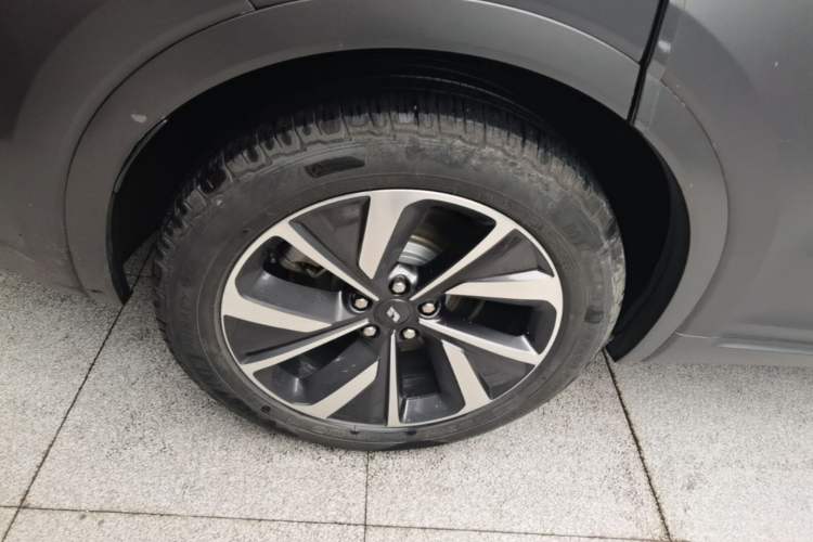 Used Li Auto ONE 2021 Extended-Range 6-Seater Version Right Rear Wheel Hub