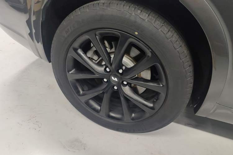Used Li Auto ONE 2021 Extended-Range 6-Seater Version Right Rear Wheel Hub