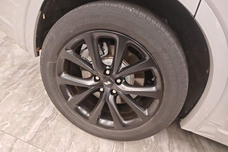 Used Li Auto ONE 2021 Extended-Range 6-Seater Version Right Rear Wheel Hub