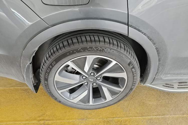 Used Li Auto ONE 2021 Extended-Range 6-Seater Version Right Rear Wheel Hub