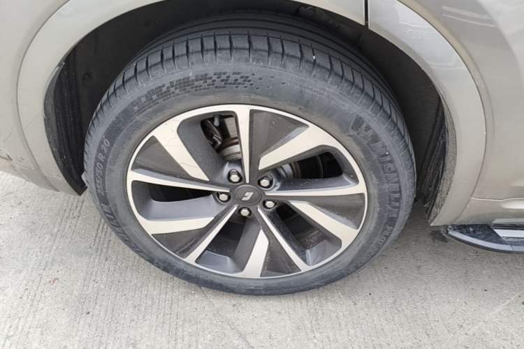 Used Li Auto ONE 2021 Extended-Range 6-Seater Version Right Rear Wheel Hub