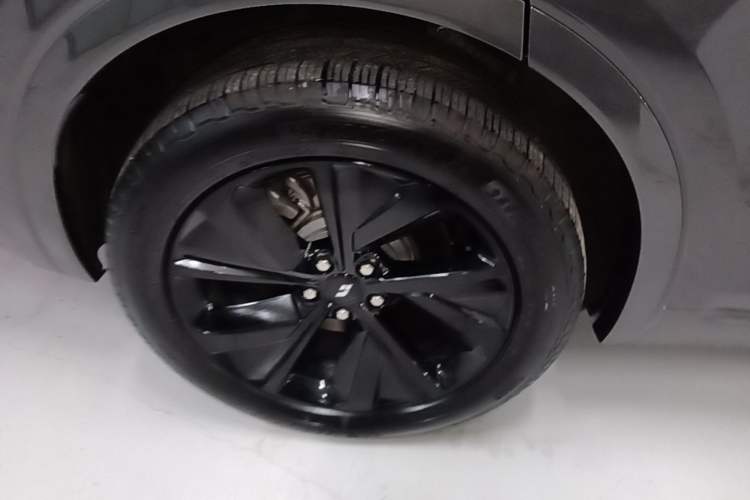 Used Li Auto ONE 2021 Extended-Range 6-Seater Version Right Rear Wheel Hub