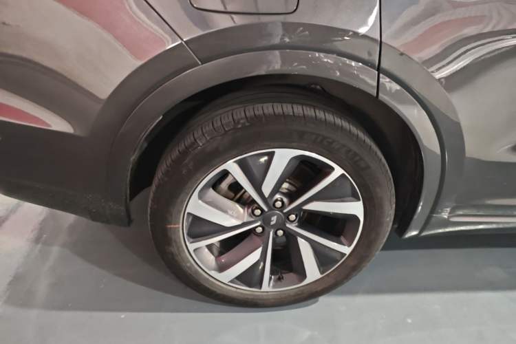 Used Li Auto ONE 2021 Extended-Range 6-Seater Version Right Rear Wheel Hub
