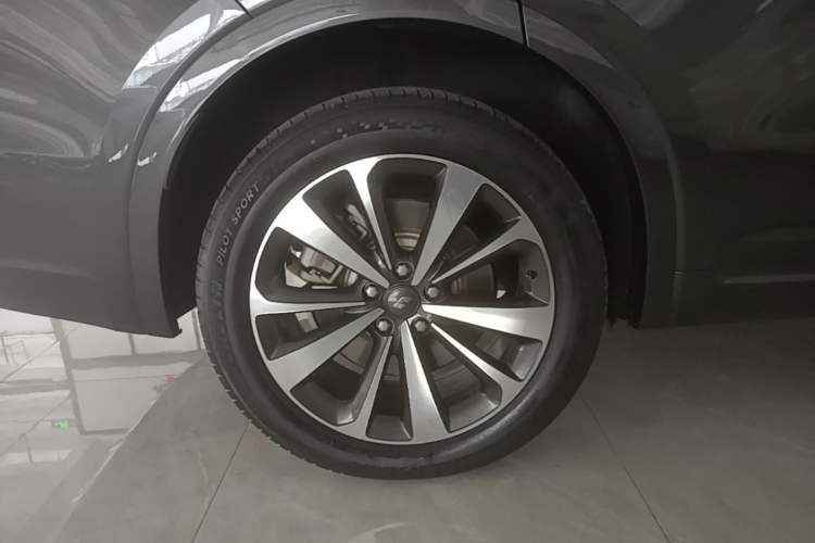 Used Li Auto ONE 2021 Extended-Range 6-Seater Version Right Rear Wheel Hub