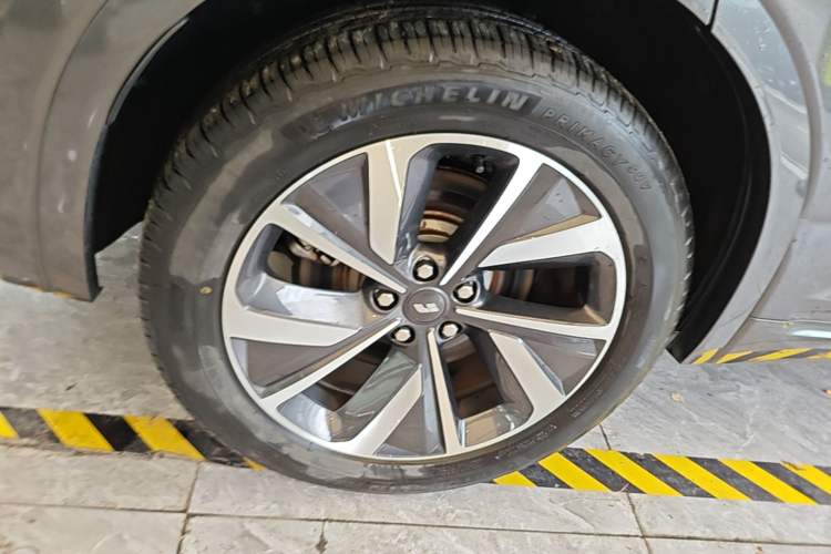 Used Li Auto ONE 2021 Extended-Range 6-Seater Version Right Rear Wheel Hub