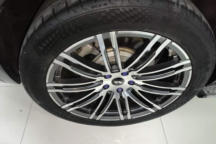 Used Li Auto ONE 2021 Extended-Range 6-Seater Version Right Rear Wheel Hub