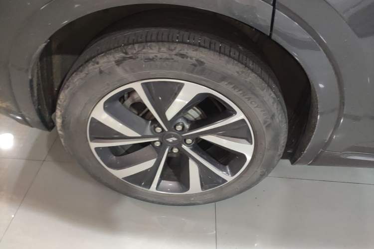 Used Li Auto ONE 2021 Extended-Range 6-Seater Version Right Rear Wheel Hub