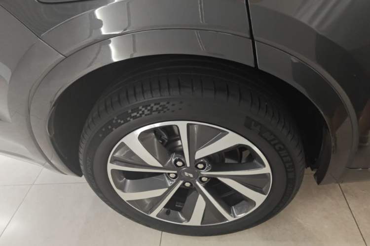 Used Li Auto ONE 2021 Extended-Range 6-Seater Version Right Rear Wheel Hub