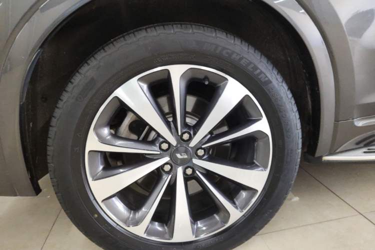 Used Li Auto ONE 2021 Extended-Range 6-Seater Version Right Rear Wheel Hub