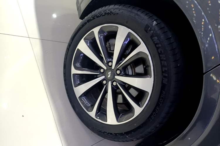 Used Li Auto ONE 2021 Extended-Range 6-Seater Version Right Rear Wheel Hub