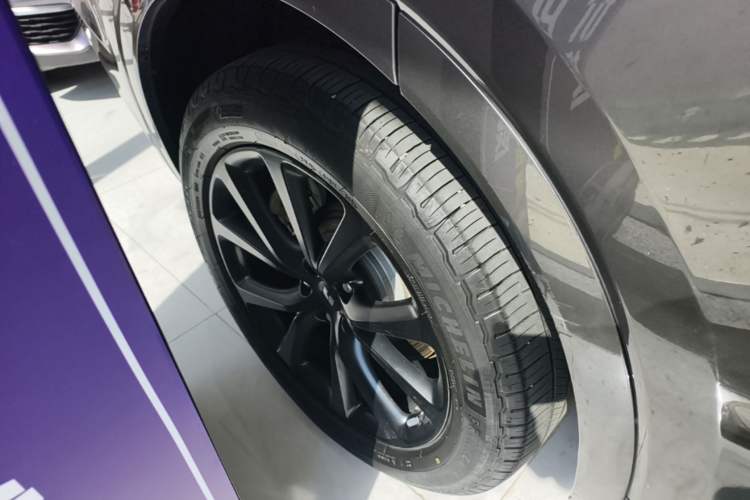 Used Li Auto ONE 2021 Extended-Range 6-Seater Version Right Rear Wheel Hub