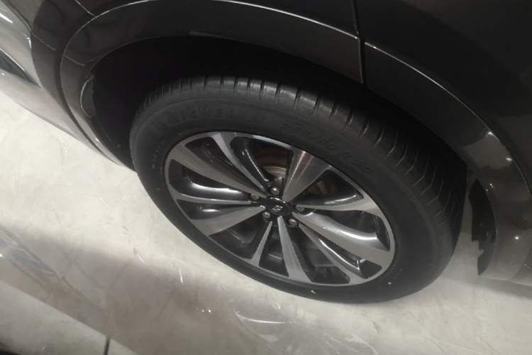 Used Li Auto ONE 2021 Extended-Range 6-Seater Version Right Rear Wheel Hub