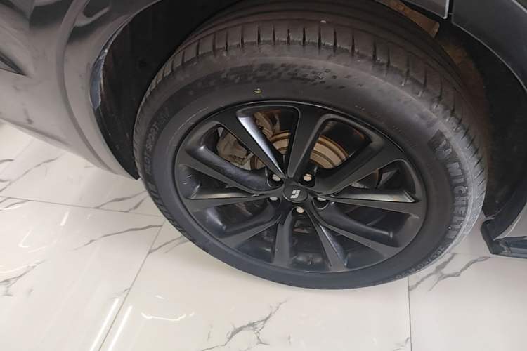 Used Li Auto ONE 2021 Extended-Range 6-Seater Version Right Rear Wheel Hub