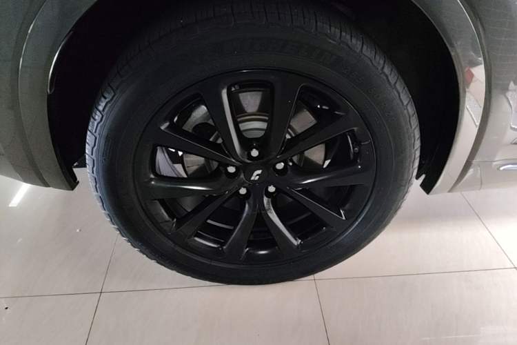 Used Li Auto ONE 2021 Extended-Range 6-Seater Version Right Rear Wheel Hub