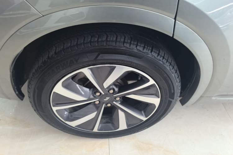 Used Li Auto ONE 2021 Extended-Range 6-Seater Version Right Rear Wheel Hub