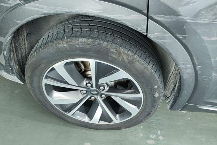 Used Li Auto ONE 2021 Extended-Range 6-Seater Version Right Rear Wheel Hub