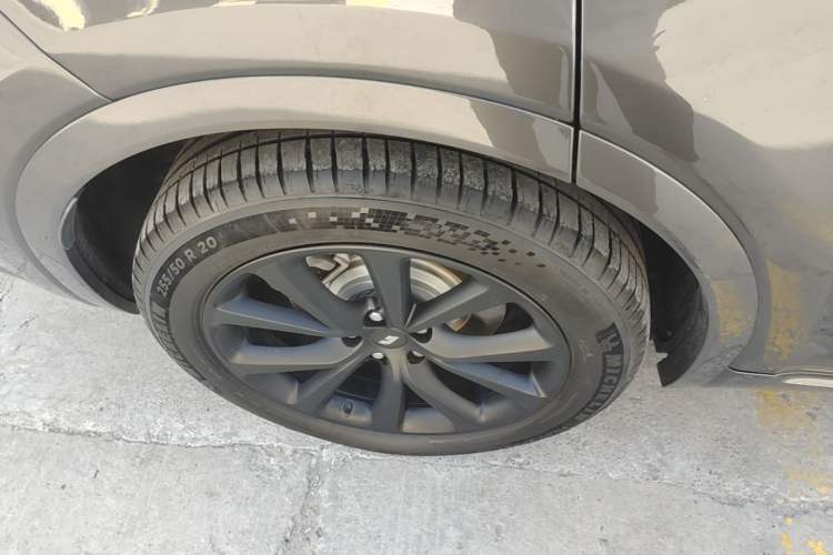 Used Li Auto ONE 2021 Extended-Range 6-Seater Version Right Rear Wheel Hub