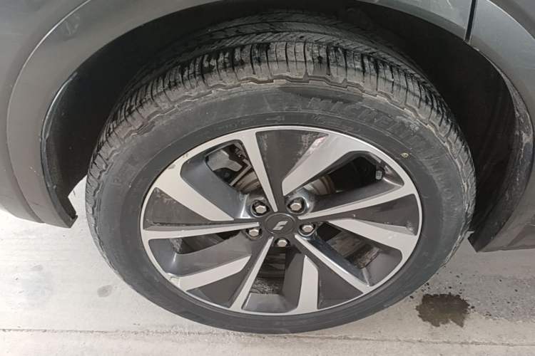 Used Li Auto ONE 2021 Extended-Range 6-Seater Version Right Rear Wheel Hub