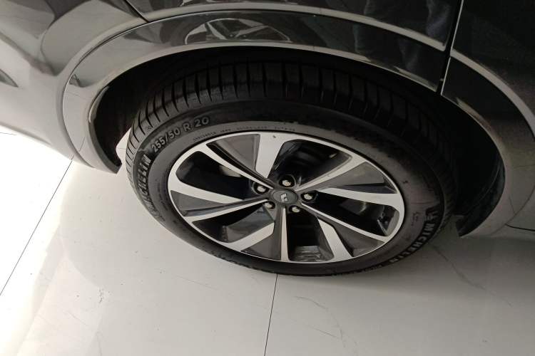 Used Li Auto ONE 2021 Extended-Range 6-Seater Version Right Rear Wheel Hub