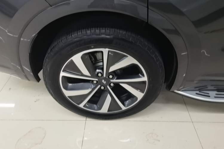 Used Li Auto ONE 2021 Extended-Range 6-Seater Version Right Rear Wheel Hub