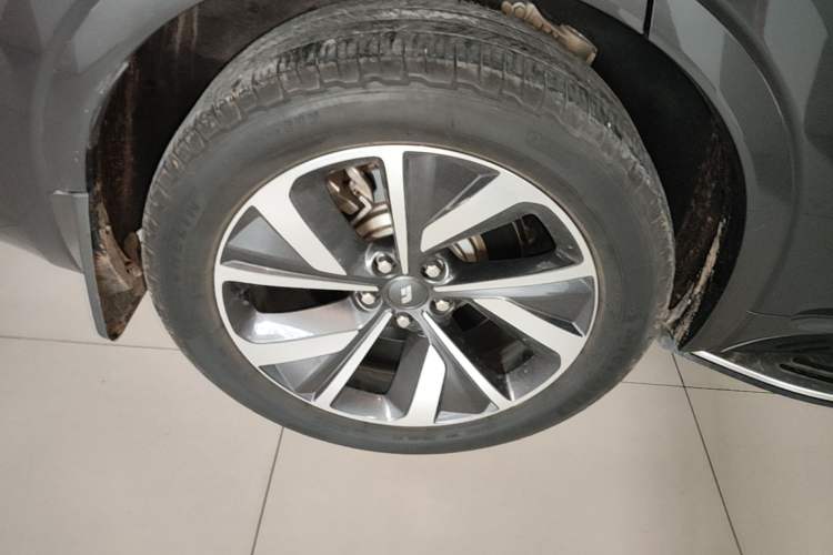 Used Li Auto ONE 2021 Extended-Range 6-Seater Version Right Rear Wheel Hub