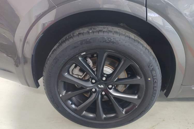 Used Li Auto ONE 2021 Extended-Range 6-Seater Version Right Rear Wheel Hub