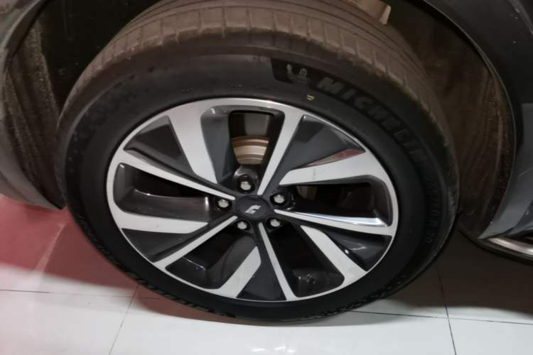 Used Li Auto ONE 2021 Extended-Range 6-Seater Version Right Rear Wheel Hub