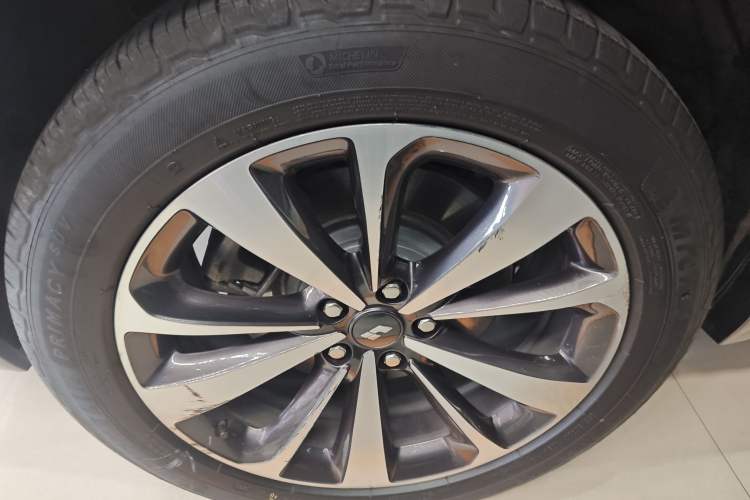 Used Li Auto ONE 2021 Extended-Range 6-Seater Version Right Rear Wheel Hub