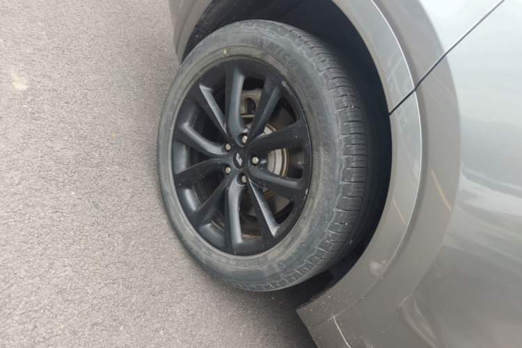 Used Li Auto ONE 2021 Extended-Range 6-Seater Version Right Rear Wheel Hub
