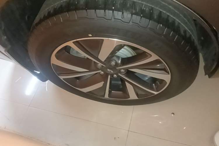 Used Li Auto ONE 2021 Extended-Range 6-Seater Version Right Rear Wheel Hub