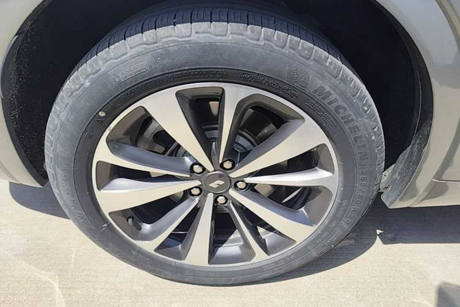 Used Li Auto ONE 2021 Extended-Range 6-Seater Version Right Rear Wheel Hub