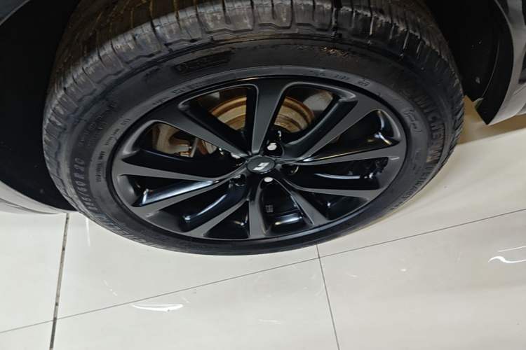Used Li Auto ONE 2021 Extended-Range 6-Seater Version Right Rear Wheel Hub