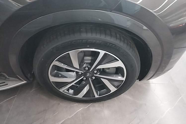 Used Li Auto ONE 2021 Extended-Range 6-Seater Version Right Rear Wheel Hub