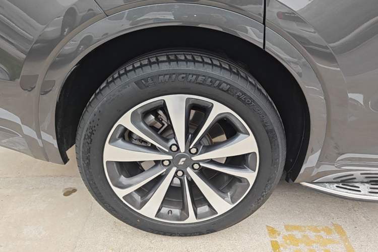 Used Li Auto ONE 2021 Extended-Range 6-Seater Version Right Rear Wheel Hub