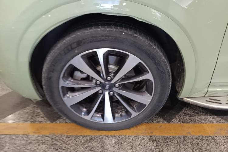 Used Li Auto ONE 2021 Extended-Range 6-Seater Version Exterior 4
