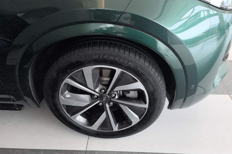 Used Li Auto ONE 2021 Extended-Range 6-Seater Version Exterior 5