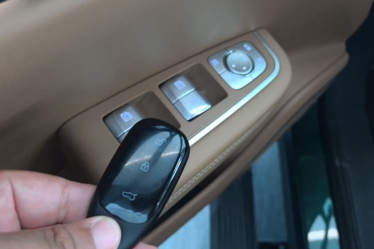 Used Li Auto ONE 2021 Extended-Range 6-Seater Version Interior 9