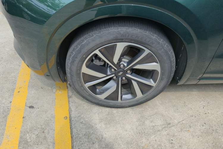 Used Li Auto ONE 2021 Extended-Range 6-Seater Version Left Front Wheel Hub